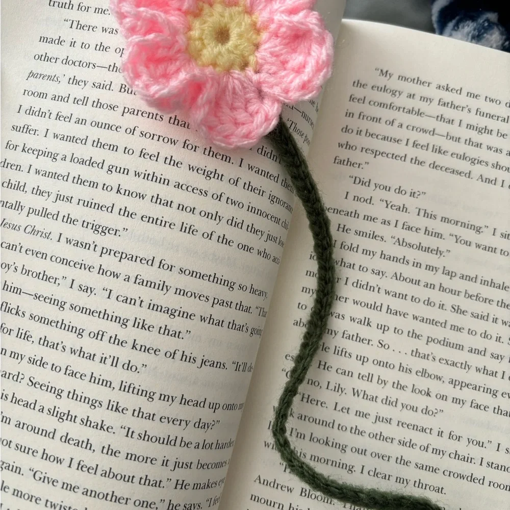 Crochet flower 🌸 bookmark 📕 - Picture 2 of 7
